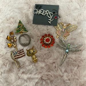 Set of 9 brooches